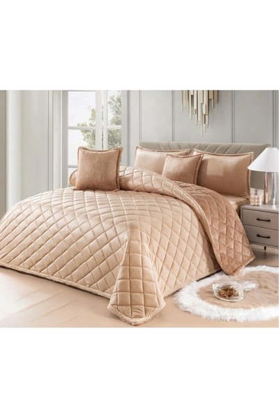 Moon A practical double bed sheet made of soft velvet and fur to provide warmth and comfort. Size: 230*250 cm.