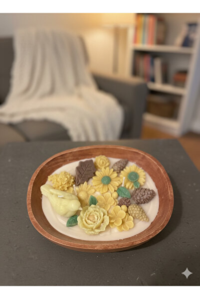 DAR AMALIA "A Tale Among Flowers – A Handmade Wax Arrangement Inside a Wooden Bowl" - Decorative Wax