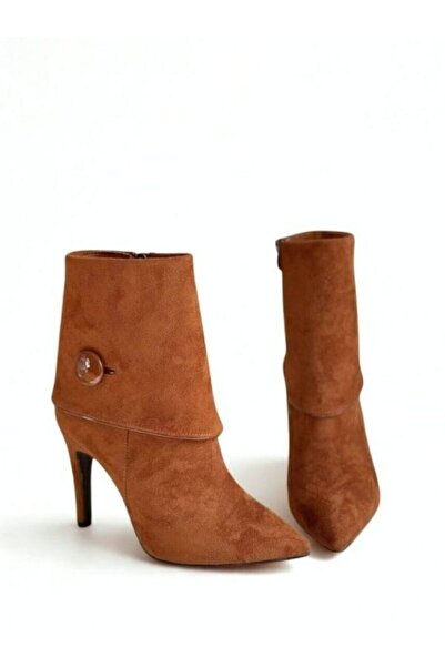 SHOEBOURNE Taba Süet Paça Detaylı Düğme Aksesuarlı İnce Topuklu Fermuarlı Bot