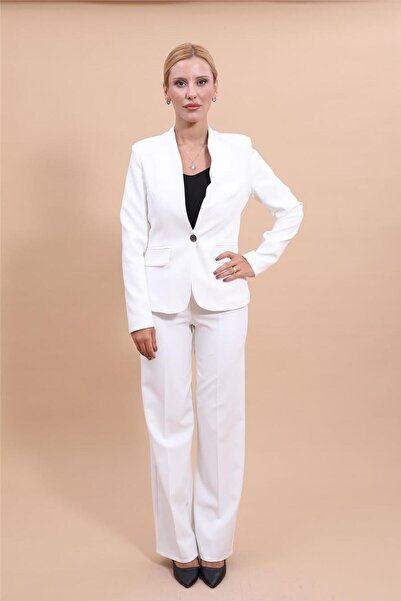 ÖNDER ÖZSOY بدلة نسائية كلاسيكية بدون ياقة وزر واحد وبنطلون واسع الساق - أبيض