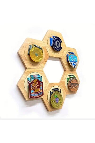 Pixel Altıgen Ahşap Madalya Sergi Rafı – Mıknatıslı, Duvara Yapıştırmalı