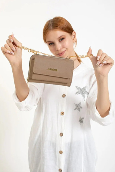 Armine Geantă de mână și de umăr, atemporală și versatilă, care oferă eleganță zilnică și eleganță în călătorii.