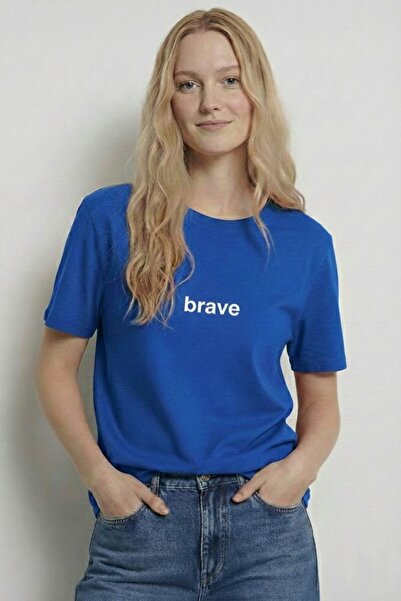BW Bravely Wear تي شيرت نسائي أساسي برقبة دائرية من BRAVE مطبوع