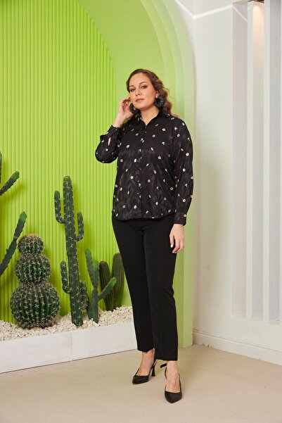 RMG Daisy patterned plus size black shirt