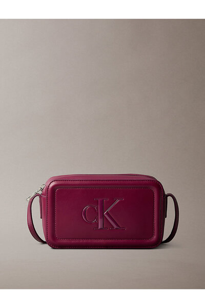 Calvin Klein Kadın CK Bold Omuz Çantası