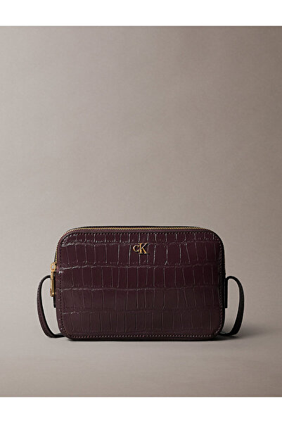 Calvin Klein Kadın Kroko Desenli Metal Amblemli Kamera Çanta - Bordo