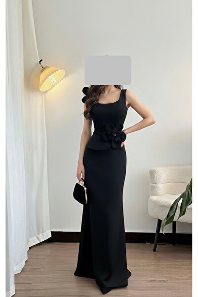 LUMY A royal black evening dress with an attractively feminine look 🖤✨