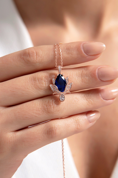 SARIASLAN Yeni Safir Lotus Çiçeği Gümüş Kolye Zirkon Taşlı Kırmızı Altın Rengi