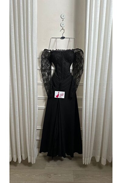 DFH • 🌸 “A dress that speaks of refined taste and exceptional beauty.”