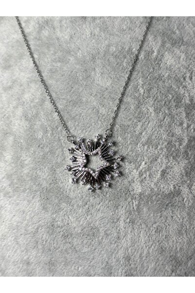 divakse قلادة فولاذية مرصعة بحجر الزركون على شكل نجمة مزدوجة التعليق فضية اللون