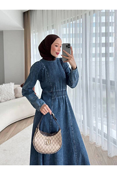 Butik Mavi Kaliteli Kumaşlı Ve Sade Duruşlu Modelimiz