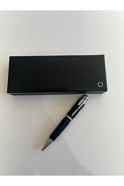 Genevcorner A luxurious pen with an elegant, classic design.