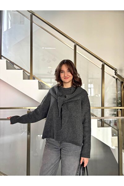 Sude Kızanlıklı سترة تريكو فاخرة مع وشاح