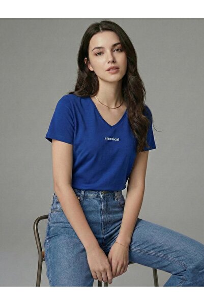 BW Bravely Wear تي شيرت نسائي ذو رقبة على شكل حرف V كلاسيكي مطبوع ذو مقاس عادي