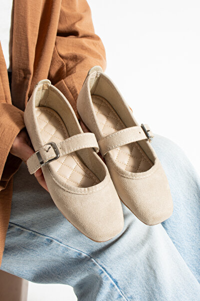 Moda Devrin حذاء نسائي من جلد الغزال باللون البيج بإبزيم للمنزل والخارج