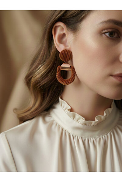 Süspüs Accessories أقراط مطلية بالذهب باللون البني