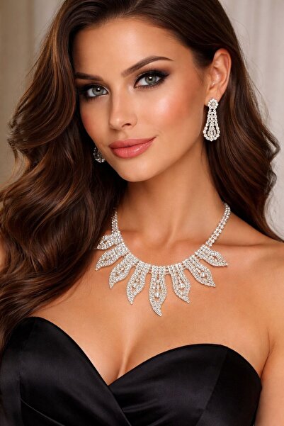 MİHRES YAPRAK MOTİFLİ KRİSTAL TAŞLI ABİYE KOLYE VE KÜPE SETİ