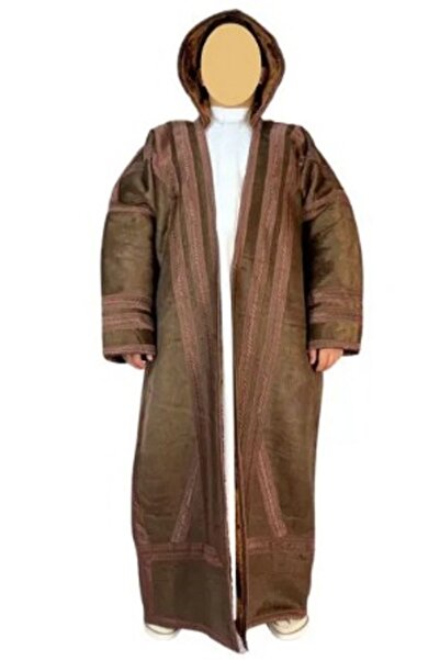 Generic Men's velvet fur cloak with a hood. The material is velvet, suitable for winter weather and providing warmth.