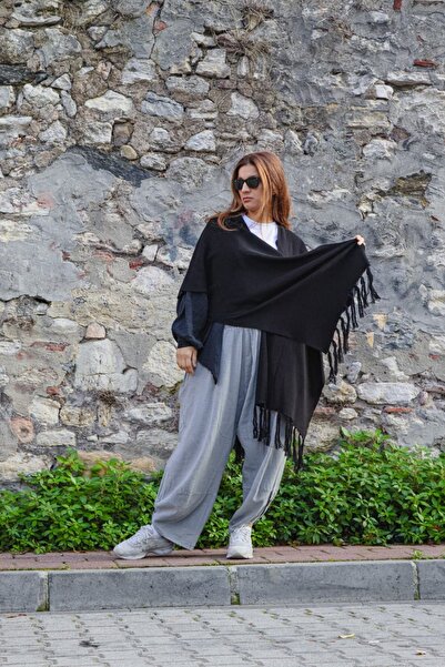 Oiki V Yaka Kısa Kollu Püsküllü Yan Dİkişli Midi Boy Triko Panço