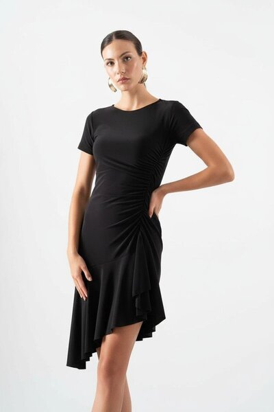 Spazio İsmea Yanı Büzgülü Volanlı Kesim Elbise SİYAH