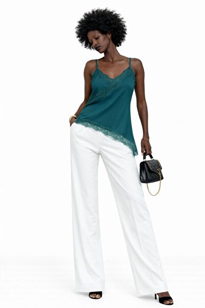 DEEP BEACH بلوزة بتفاصيل دانتيل غير متماثلة