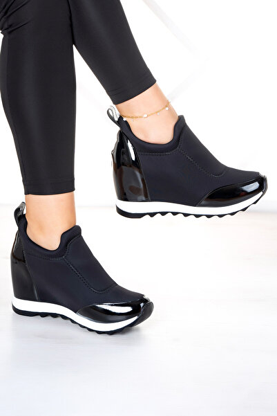 Erkan Saçmacı حذاء رياضي من Anastasia مصنوع من الجلد الأسود اللامع ومبطن من ا...