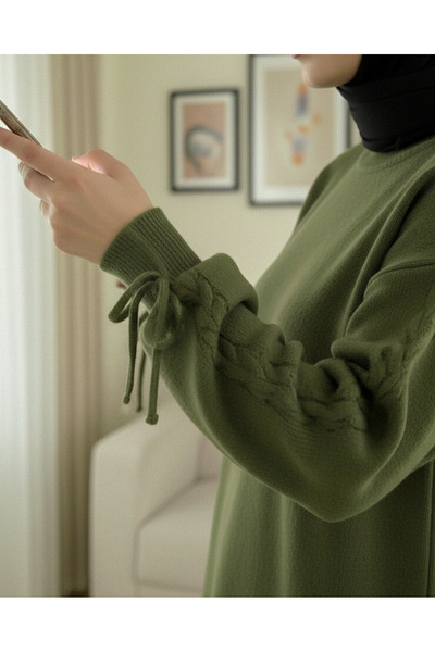 HİJABAYA Yuvarlak Yaka Kolu Örgü Detaylı Triko Kazak
