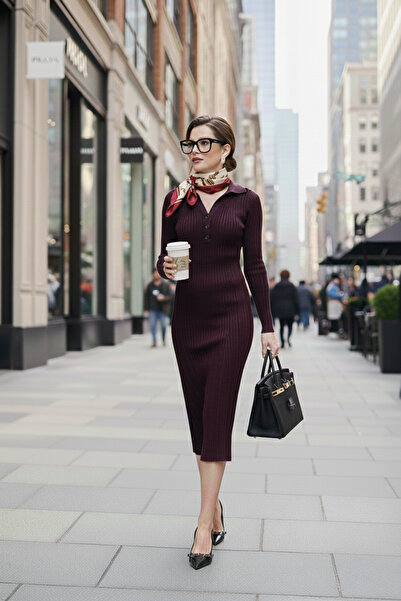 Lela فستان تريكو متوسط ​​الطول برقبة على شكل حرف V وقصة ضيقة من Premium 680EL00282