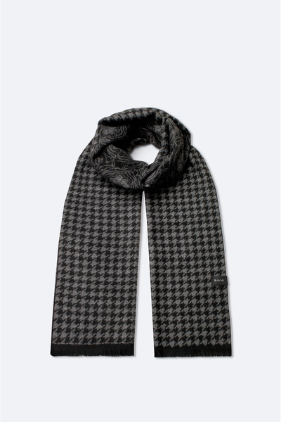 Avva شال رجالي من مزيج الفسكوز باللون الأسود مزين بشراشيب A42Y9408