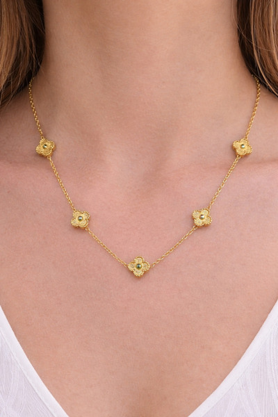 charmove ile kendinizi şımartın Gold Renk Minimal Yonca Desenli Çelik Kolye