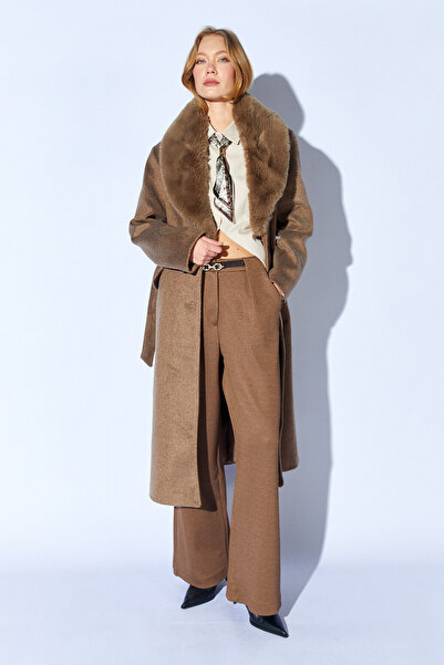 Manche Yakası Suni Kürklü Kuşaklı Uzun Kaban - Kahve | MKW355559-01