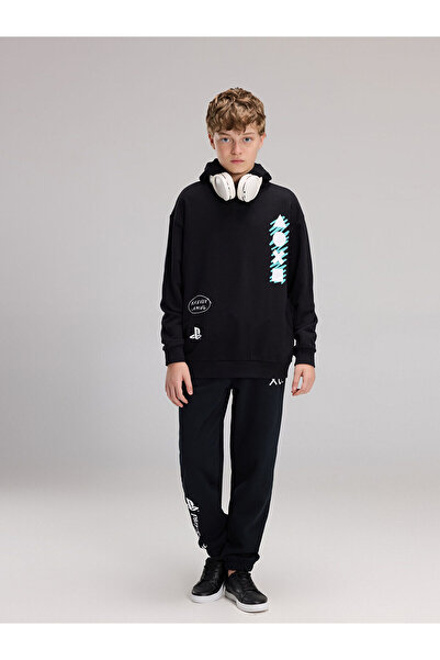 LC Waikiki سويت شيرت للأولاد من الموسم الجديد بغطاء رأس لجهاز بلاي ستيشن مطبوع