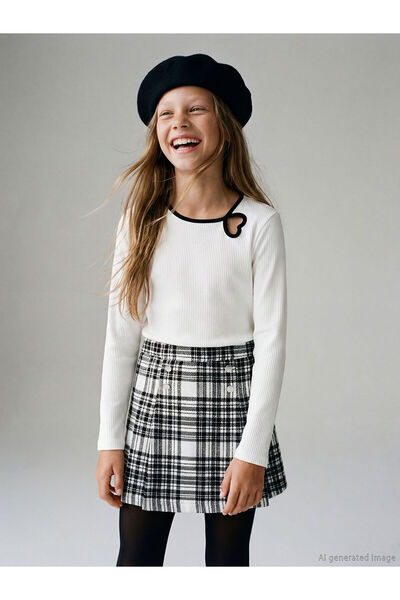 LC Waikiki LCW Детска велосипедна блуза с детайл на сърце на врата за момичета