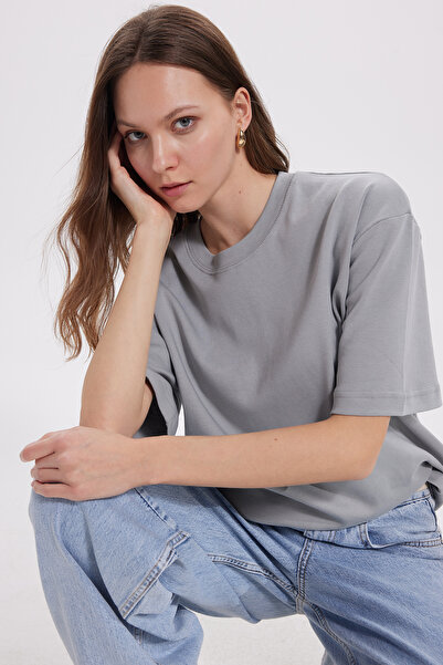 Tudors تي شيرت نسائي كبير الحجم وواسع القطع مصنوع من القطن بنسبة 100% وذو ملم...