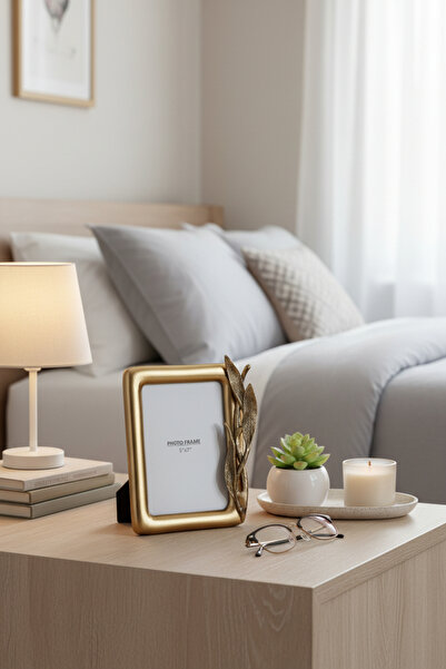 Cornella Leaf Antique Gold Frame Small