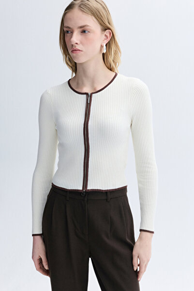 Mudo Fitted Zip-Up Cardigan with a Cycling Neckline