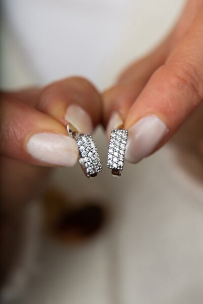 Elika Silver أقراط نسائية بتفاصيل حجر رمادي