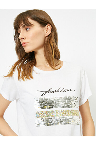 Koton Μπλουζάκι με λαιμόκοψη με λεπτομέρεια από παγιέτες