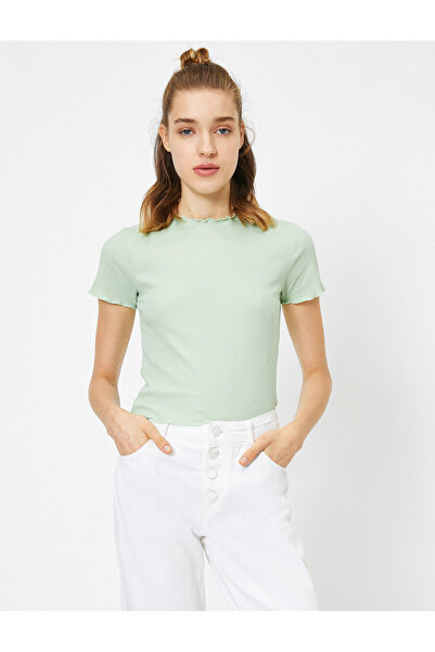 Koton Γυναικείο κοντομάνικο μπλουζάκι με πράσινο βολάν