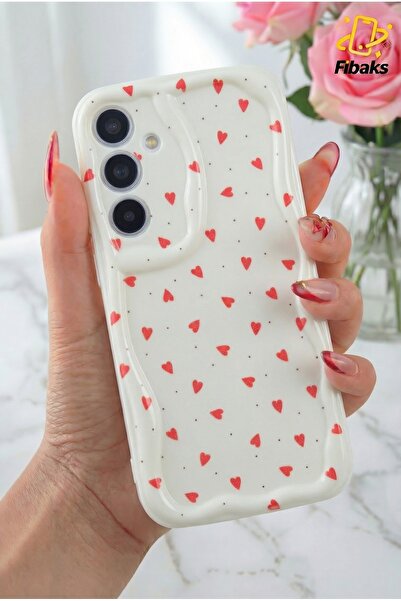 Fibaks Samsung Galaxy S23 FE Kılıf Kamera Korumalı Dalga Kenarlı Kırmızı Kalp Desenli Silikon Kapak