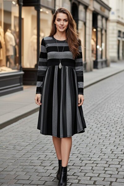 Mossta Φόρεμα με μοτίβο με λαιμόκοψη - Μαύρο