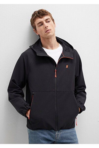 Mavi Wasserabweisende schwarze Jacke mit Kapuze, reguläre Passform / normaler Schnitt 0110610-71379