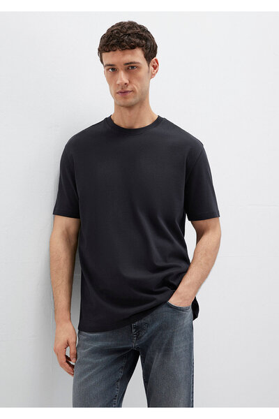 Mavi Schwarzes Basic-T-Shirt mit lockerer Passform / lockerer, entspannter Passform 0611596 -900