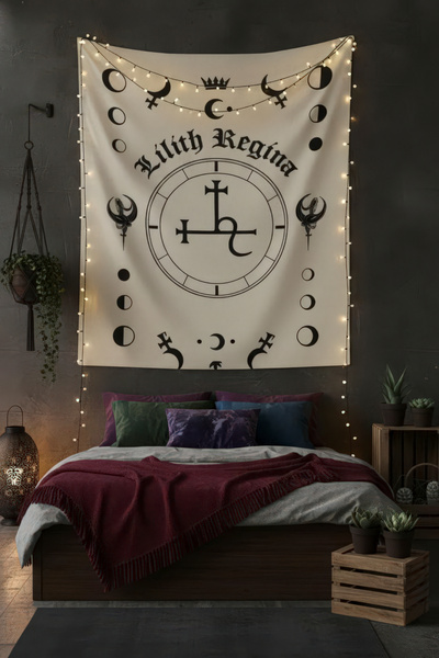 Nivendi Kraliçe Lilith ve Ay Fazları Kumaş Duvar Örtüsü Ev Dekorasyon Duvar H...