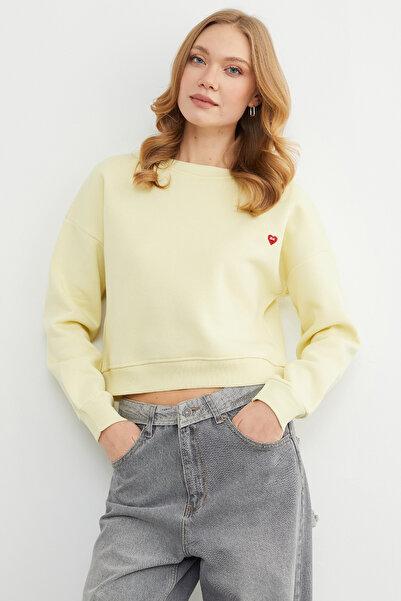 Fulla Moda سويت شيرت برقبة دائرية ومطرز بـ 3 خيوط على شكل قلب