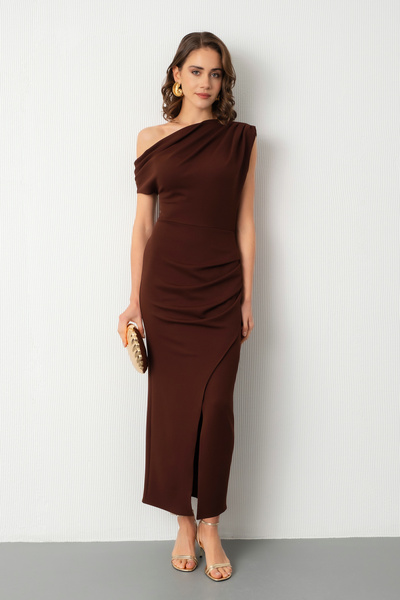 Lafaba Kadın Kahverengi Omuz Dekolteli Midi Davet Elbisesi