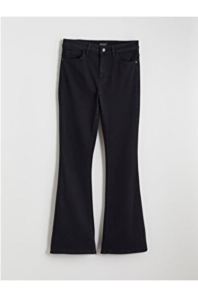 LC Waikiki artplus-store فلير فيت؛ تصميم يناسب الخصر والأرداف، ويتسع من الركب...