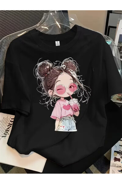 Sevimli kız figürlü baskıya sahip tişört. kadın Oversize t-shirt- Günlük kombinler için şık ve modern