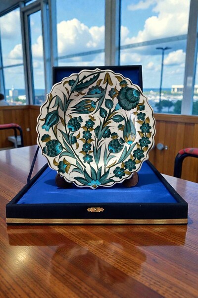 STORESZA Kadife Kutulu El Yapımı 25Cm Özel Samur İşçiliği Koyu Yeşil Çini Tabak