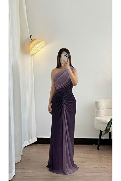 LUMY فستان سهرة طويل بكتف واحد متدرج الألوان مرصع بحبيبات الكريستال اللامعة"